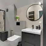 Dom Na Kuracyjnej Z Jacuzzi By Downtown Daire *